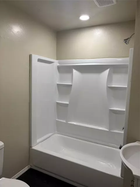 Bath - 405 E 8th St, Cushing, OK 74023 photo 1 of 2