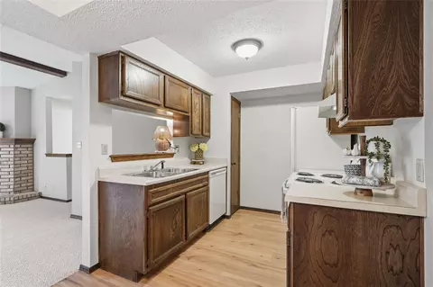 Kitchen - 2842 E 90th Street 902, Tulsa, OK 74137 photo 2 of 2