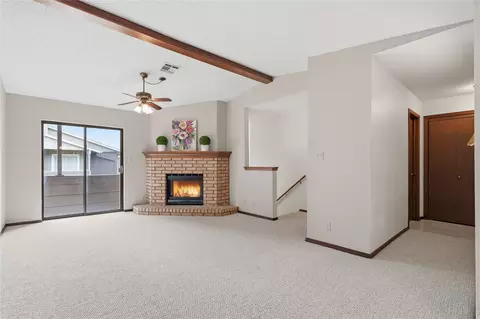Living - 2842 E 90th Street 902, Tulsa, OK 74137 photo 2 of 3