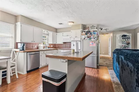 Kitchen - 108 Circle Dr, Davis, OK 73030 photo 1 of 2
