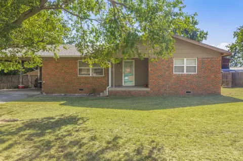 Exterior - 108 Circle Dr, Davis, OK 73030 photo 2 of 6