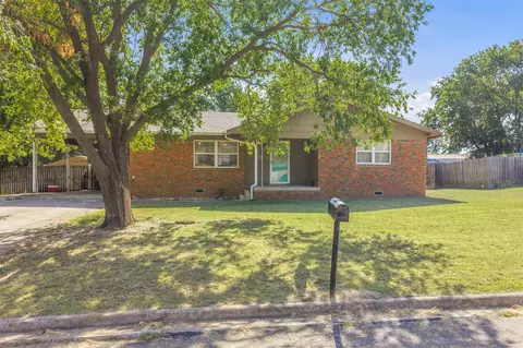 Exterior - 108 Circle Dr, Davis, OK 73030 photo 3 of 6