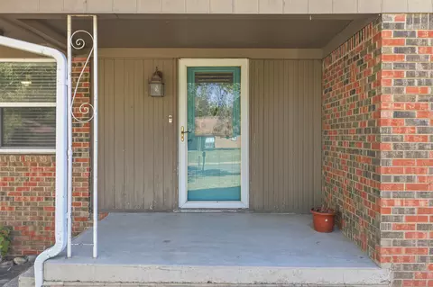 Entry Way - 108 Circle Dr, Davis, OK 73030 photo 1 of 2
