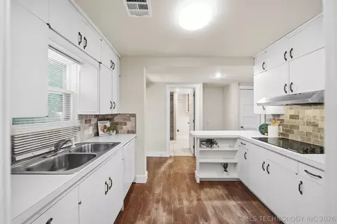 Kitchen - 1313 E 66th Pl, Tulsa, OK 74136 photo 1 of 5