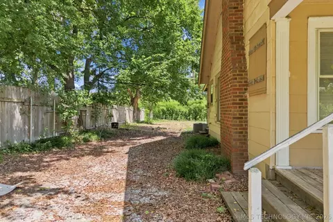 Exterior - 1313 E 66th Pl, Tulsa, OK 74136 photo 3 of 7