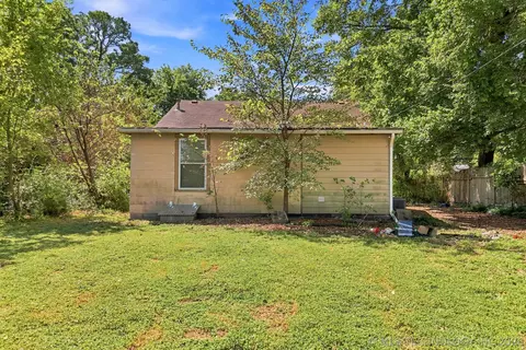 Exterior - 1313 E 66th Pl, Tulsa, OK 74136 photo 4 of 7