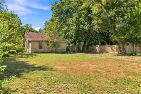 Exterior - 1313 E 66th Pl, Tulsa, OK 74136 photo 5 of 7