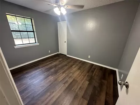 Bedroom - 413 E Leecraft, Colbert, OK 74733 photo 4 of 5