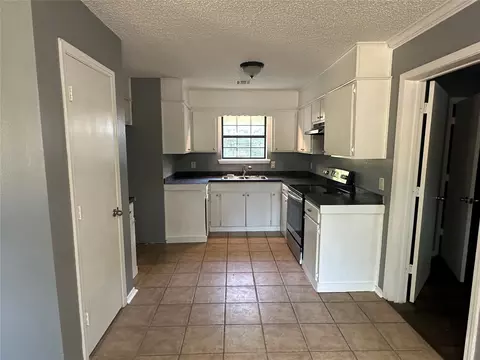 Kitchen - 413 E Leecraft, Colbert, OK 74733 photo 1 of 3