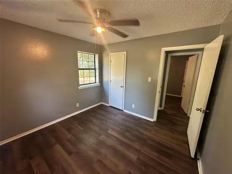 Bedroom - 413 E Leecraft, Colbert, OK 74733 photo 2 of 5