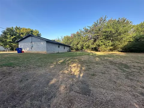 Exterior - 413 E Leecraft, Colbert, OK 74733 photo 6 of 7