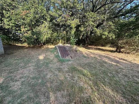 Exterior - 413 E Leecraft, Colbert, OK 74733 photo 4 of 7