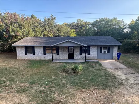 Exterior - 413 E Leecraft, Colbert, OK 74733 photo 2 of 7