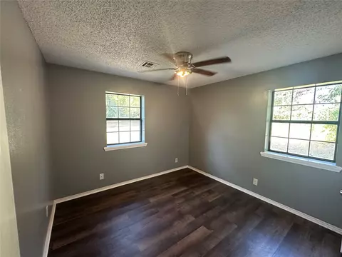 Bedroom - 413 E Leecraft, Colbert, OK 74733 photo 5 of 5