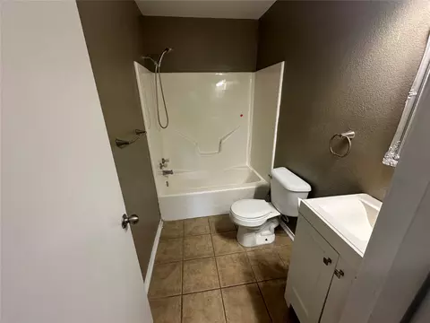 Bath - 413 E Leecraft, Colbert, OK 74733 photo 1 of 2