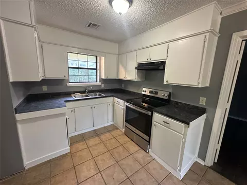 Kitchen - 413 E Leecraft, Colbert, OK 74733 photo 2 of 3