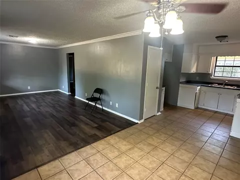 Living - 413 E Leecraft, Colbert, OK 74733 photo 4 of 7