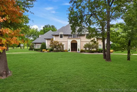 6960 Foxbriar Dr, Tulsa, OK 74132