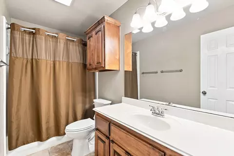 Bath - 20346 E 33rd St S, Broken Arrow, OK 74014 photo 1 of 4