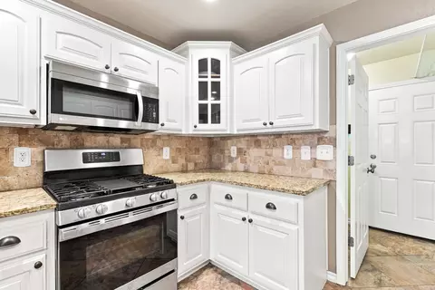 Kitchen - 20346 E 33rd St S, Broken Arrow, OK 74014 photo 4 of 4