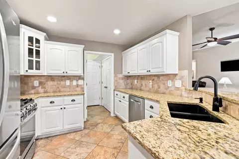 Kitchen - 20346 E 33rd St S, Broken Arrow, OK 74014 photo 2 of 4