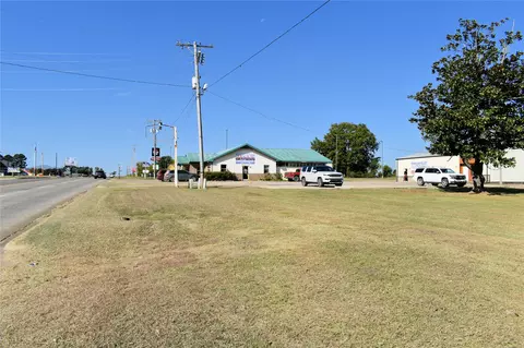 2017 E Washington St, Idabel, OK 74745 photo 11