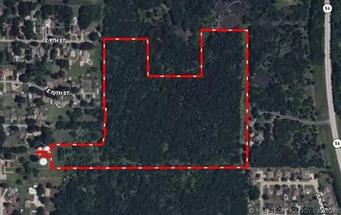 1930 E 9th St, Okmulgee, OK 74447
