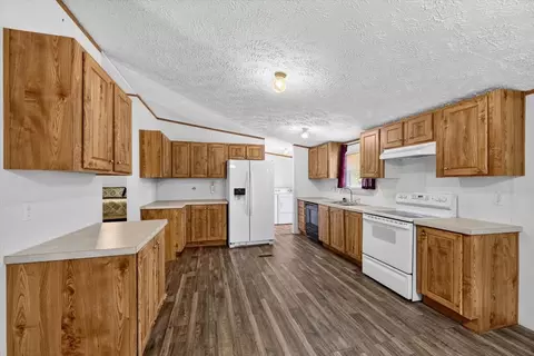 Kitchen - 39908 Texas Ave, Howe, OK 74940 photo 2 of 3