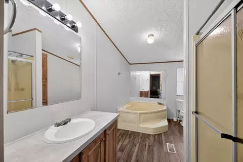 Bath - 39908 Texas Ave, Howe, OK 74940 photo 1 of 3