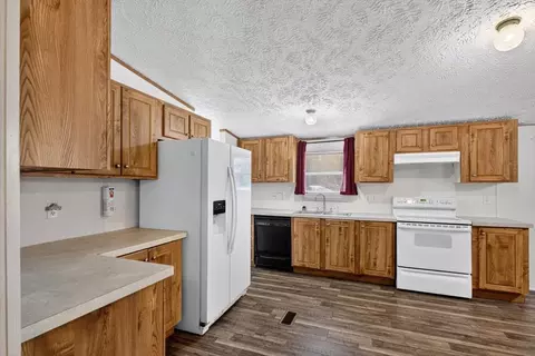 Kitchen - 39908 Texas Ave, Howe, OK 74940 photo 1 of 3