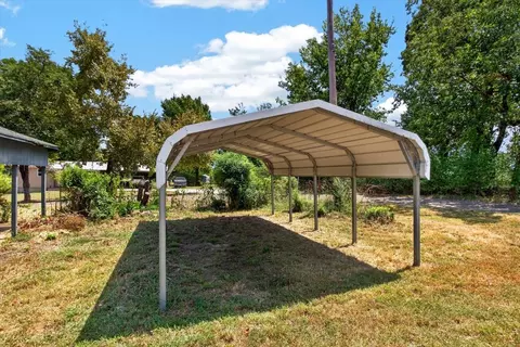 Exterior - 39908 Texas Ave, Howe, OK 74940 photo 6 of 10