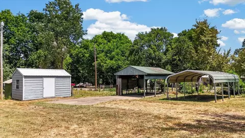Exterior - 39908 Texas Ave, Howe, OK 74940 photo 7 of 10