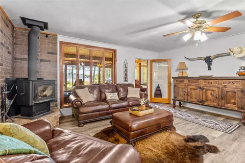 Living - 424866 E 1169 Rd, Eufaula, OK 74432 photo 2 of 7