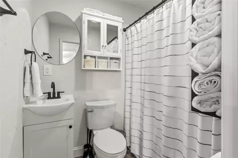 Bath - 424866 E 1169 Rd, Eufaula, OK 74432 photo 1 of 5