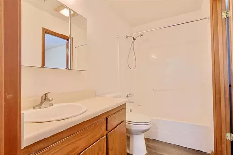 Bath - 1812 Sunset Dr, Eufaula, OK 74432 photo 1 of 2