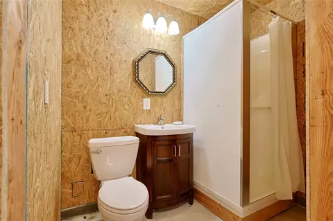 Bath - 1812 Sunset Dr, Eufaula, OK 74432 photo 2 of 2