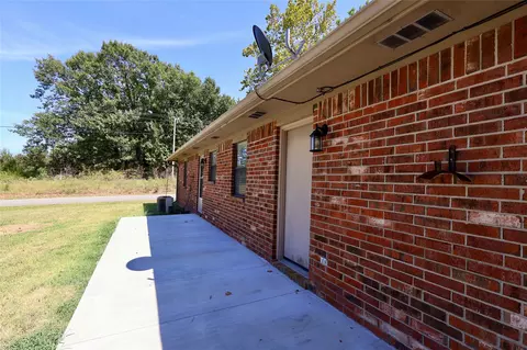 Exterior - 1812 Sunset Dr, Eufaula, OK 74432 photo 5 of 5