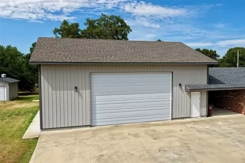 Exterior - 1812 Sunset Dr, Eufaula, OK 74432 photo 3 of 5