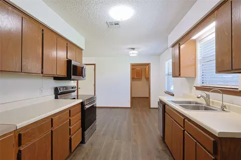 Kitchen - 1812 Sunset Dr, Eufaula, OK 74432 photo 4 of 4
