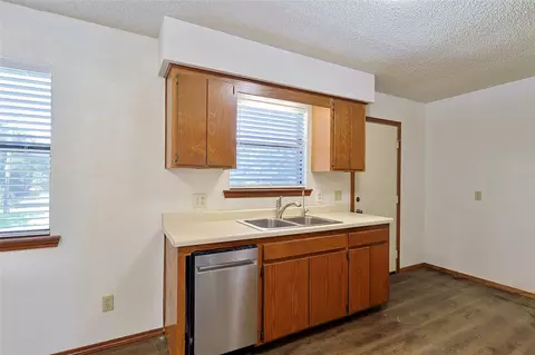 Kitchen - 1812 Sunset Dr, Eufaula, OK 74432 photo 2 of 4