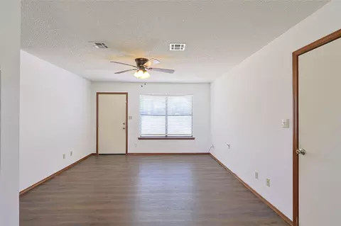 Living - 1812 Sunset Dr, Eufaula, OK 74432 photo 3 of 3