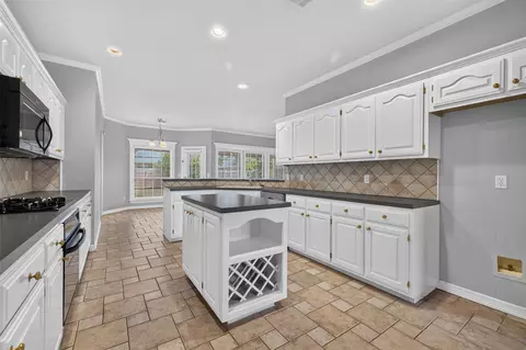 Kitchen - 14101 E 86th Ct N, Owasso, OK 74055 photo 2 of 3
