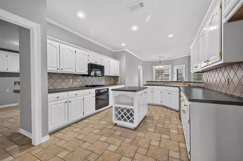 Kitchen - 14101 E 86th Ct N, Owasso, OK 74055 photo 3 of 3