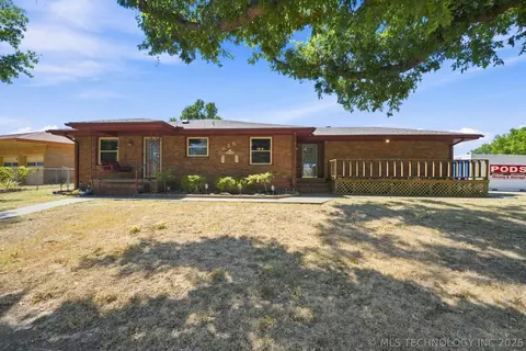 325 Hillside Dr, Bartlesville, OK 74006
