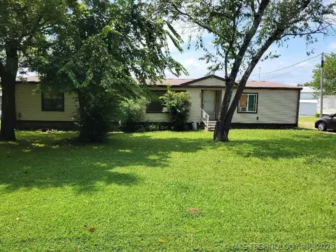 525 SW 3rd St, Krebs, OK 74554