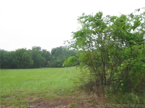 737 NW 4 St, Checotah, OK 74426 photo 2