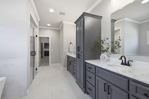 Bath - 5812 E 128th St S, Bixby, OK 74008 photo 1 of 5