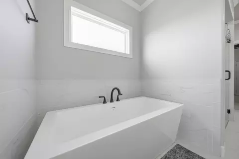 Bath - 5812 E 128th St S, Bixby, OK 74008 photo 3 of 5