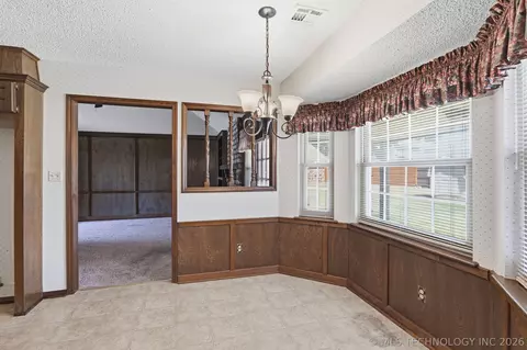 Dining - 10009 E 40th St, Tulsa, OK 74146 photo 2 of 4