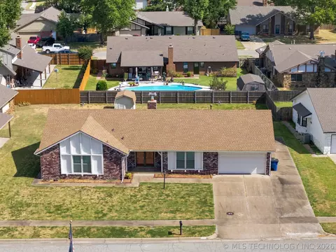 View/Area - 10009 E 40th St, Tulsa, OK 74146 photo 2 of 7